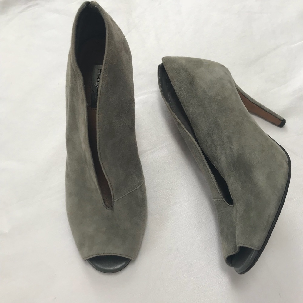 Halogen peep toe suede heeled booties Gray 8